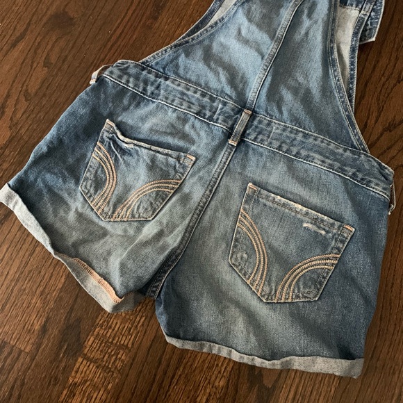 Good condition Hollister Overall Shorts Denim Destroyed Size Small Women’s - Picture 8 of 10